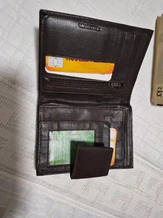 Cartera de piel marrón