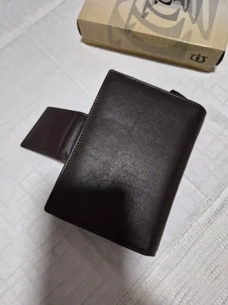 Cartera de piel marrón