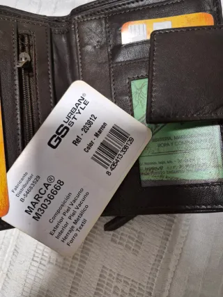 Cartera de piel marrón