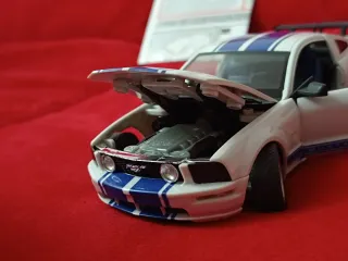 Wheeljack Ford Mustang GT 1:24 Hasbro
