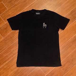 T-shirt nera con disegno mano OK XXL