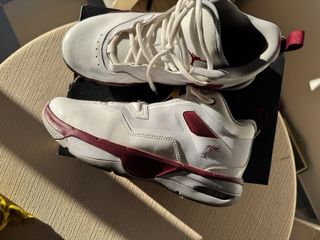 Jordan Stay Loyal 3 Blancas y Rojas