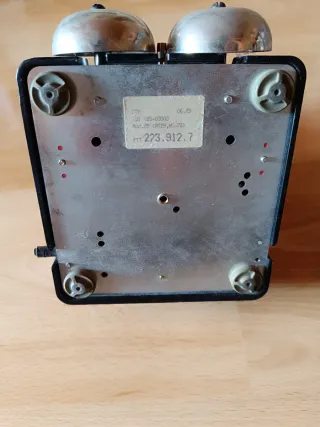 Teléfono antiguo negro