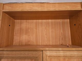 Mueble con vitrinas de madera