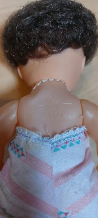 Boneca antiga de brincar