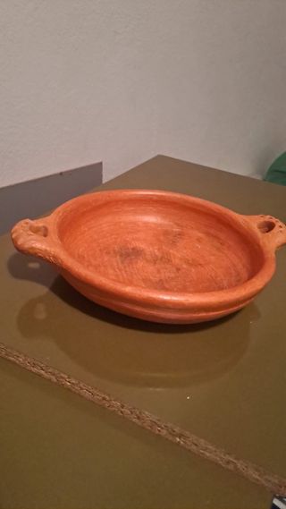 Cazuela de barro con asas