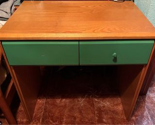 Escritorio madera y verde