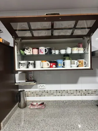 Muebles de cocina madera maciza y encimera granito