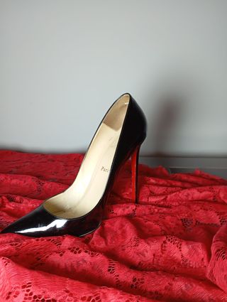 Christian Louboutin Tacones Negros Charol