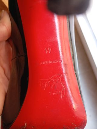 Christian Louboutin Tacones Negros Charol