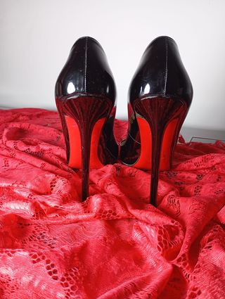 Christian Louboutin Tacones Negros Charol