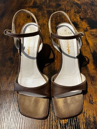 3 pares de zapatos de tacon, 2 de ellos Balenciaga