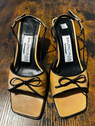 3 pares de zapatos de tacon, 2 de ellos Balenciaga