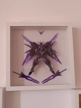 HG Gundam AGE-FX in cornice no bandai