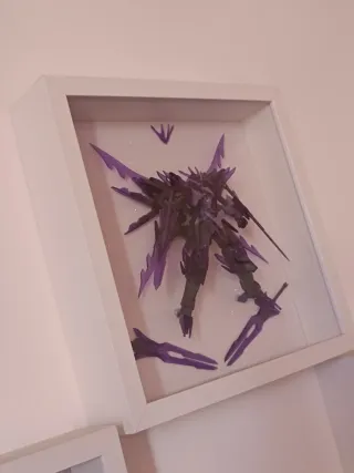 HG Gundam AGE-FX in cornice no bandai