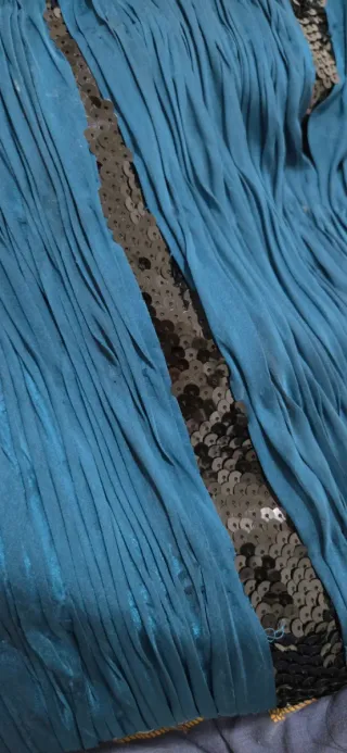 Vestido azul con lentejuelas