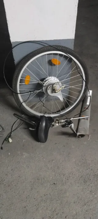 Rueda trasera bici con motor y freno