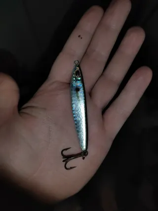 Caja de pesca con señuelos y vinilos depredador