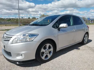 Toyota Auris 2011