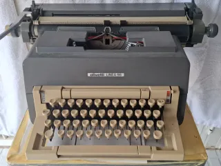 Máquina de escribir Olivetti Linea 98