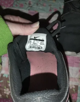 Zapatillas deportivas Nike negras y coral talla 34