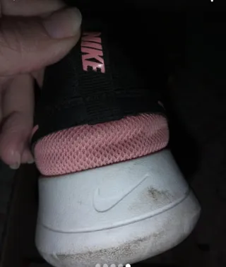 Zapatillas deportivas Nike negras y coral talla 34