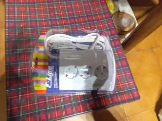 Regleta F-Line 5 Tomas + 2 USB