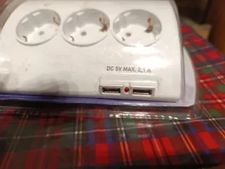 Regleta F-Line 5 Tomas + 2 USB