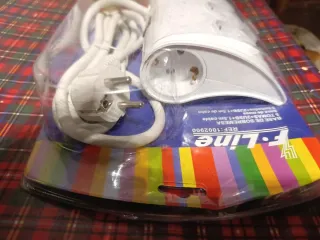 Regleta F-Line 5 Tomas + 2 USB