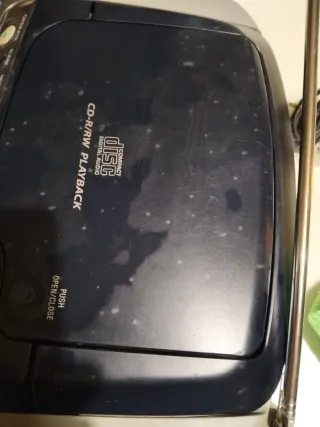 Radio CD Sony Para algún taller.. mancha en tapa