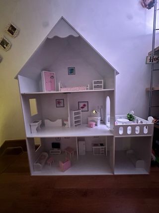 Casa de muñecas de madera
