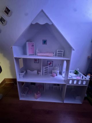 Casa de muñecas de madera