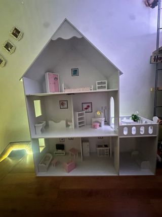 Casa de muñecas de madera