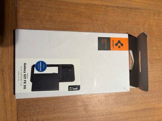 Custodia Spigen per Samsung Galaxy S21 FE