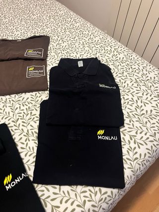 Ropa Monlau: Chaqueta, polos y sudadera