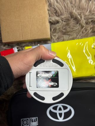 Baliza V16 homologada y chaleco Toyota