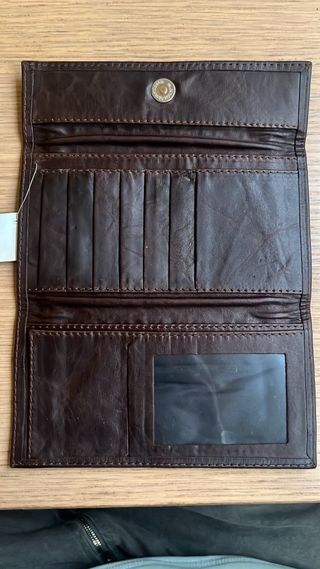 Cartera de piel de cabritilla elegante