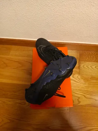 Botas de fútbol Nike negras