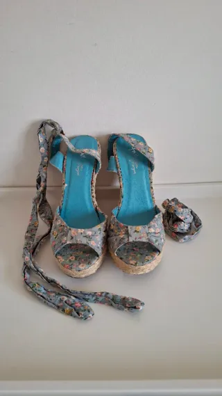 Cuñas de esparto sandalias azul flores T.36