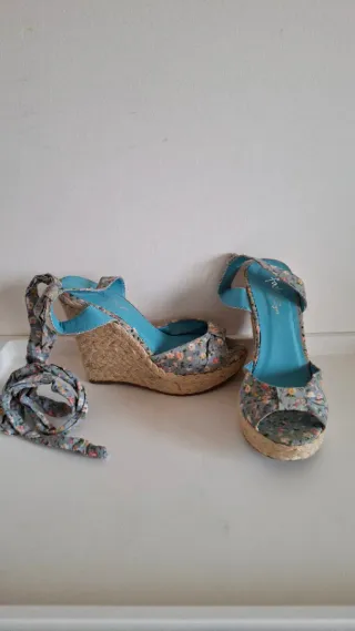 Cuñas de esparto sandalias azul flores T.36