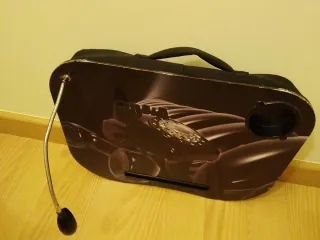 Soporte portátil con lámpara y portavasos