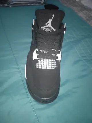Air Jordan Retro 4 Black Thunder