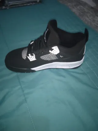 Air Jordan Retro 4 Black Thunder