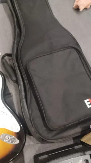 Pack Guitarra Eléctrica + Amplificador