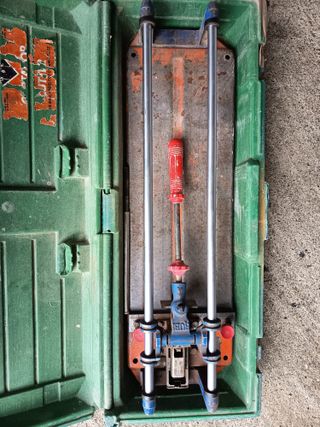 Lote herramientas: Amoladora Bosch y cortadora