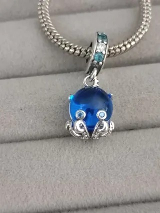 Charm pulpo azul
