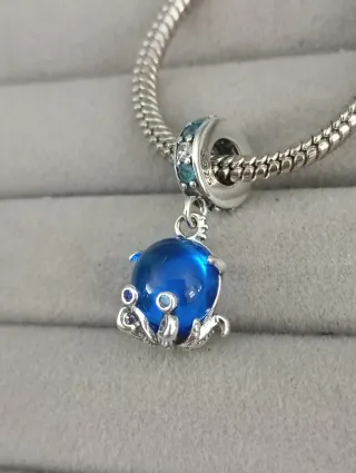 Charm pulpo azul