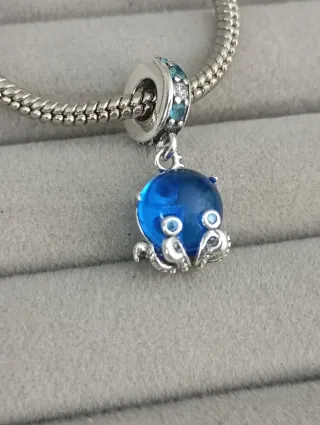 Charm pulpo azul
