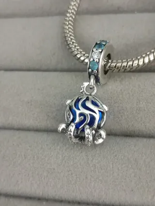 Charm pulpo azul