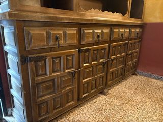 Alacena antigua de madera maciza